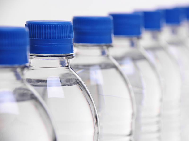 Las aplicaciones que se le ha dado hoy en día a los envases de polietileno de tereftalato o conocidos habitualmente como botellas PET son innumerables, algunas de las más comunes son: